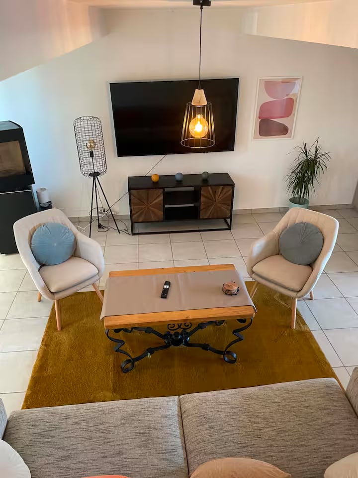 Un espace chaleureux de la maison Zeneo